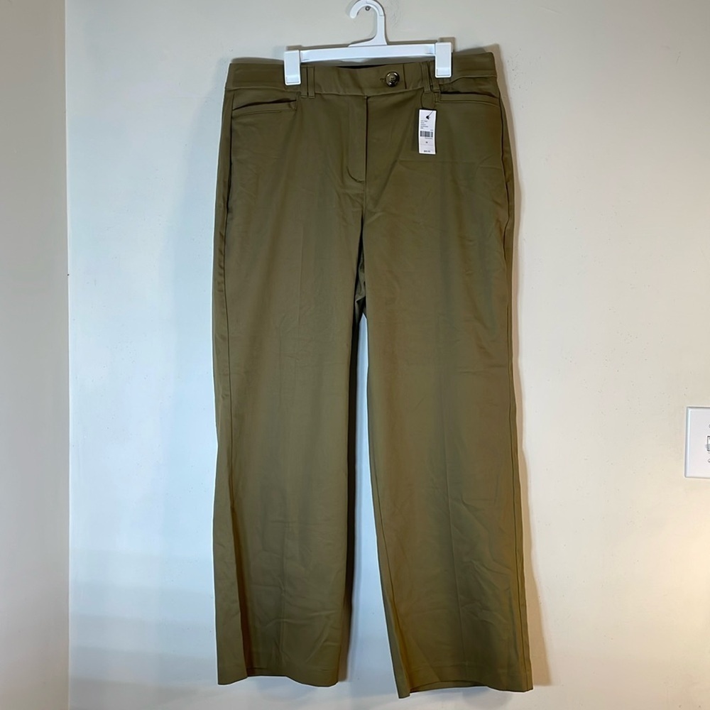 NWT. Lane Bryant 16 Mid-Rise Straight Leg Dress Pants.